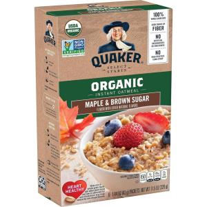 Quaker Instant Organic Oatmeal Maple & Brown Sugar Breakfast Cereal, 8 Packets Per Box (Pack of 6 Boxes)(Maple & Brown Sugar)
